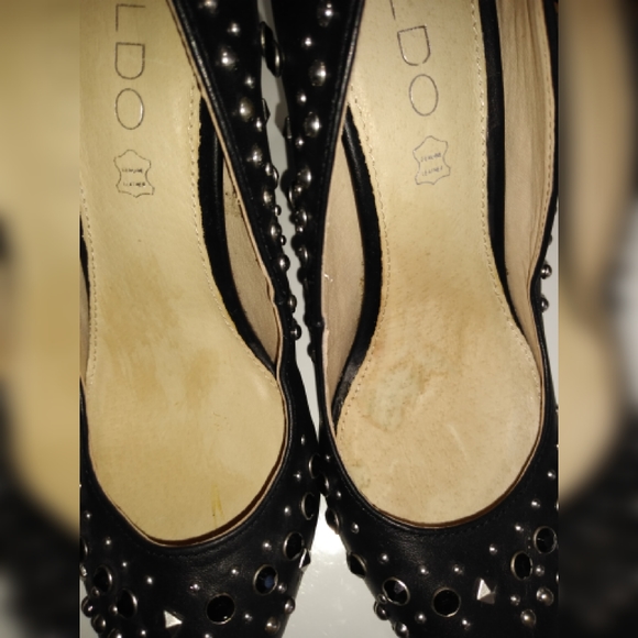 Aldo black leather studded classic pumps. - Picture 6 of 8